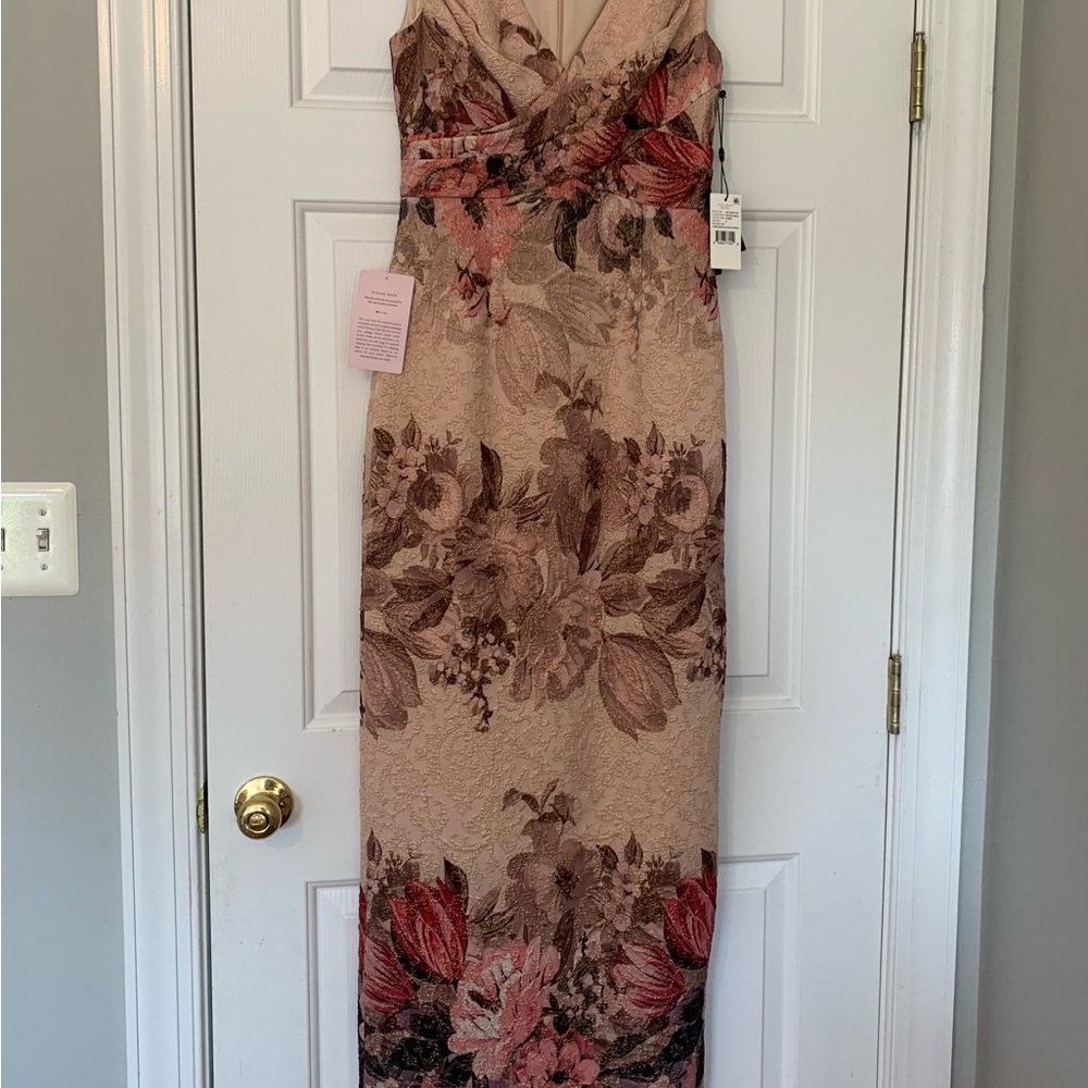 NWT beautiful Adrianna Papell floral floor length gown.